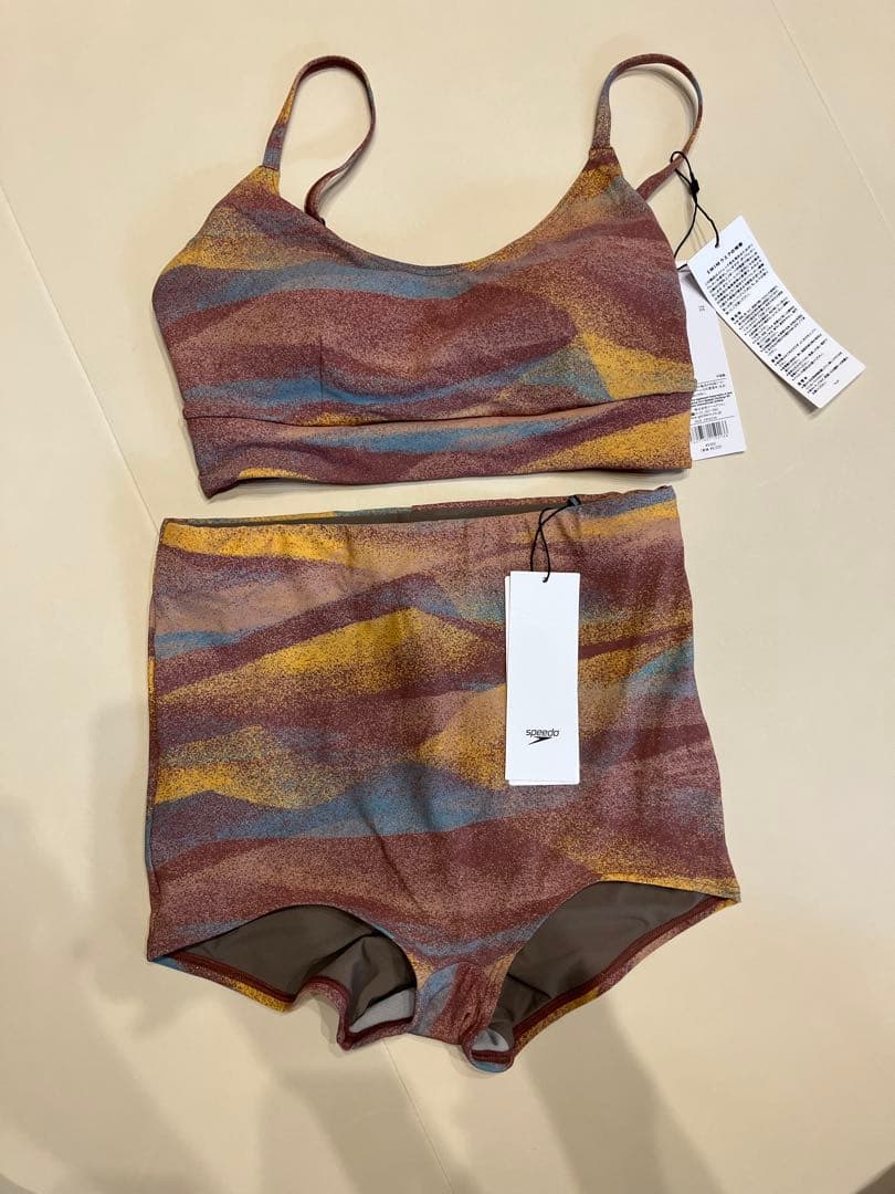 (新品未使用タグ付き)Speedo 今季水着　セパレート　レディース　Mサイズ