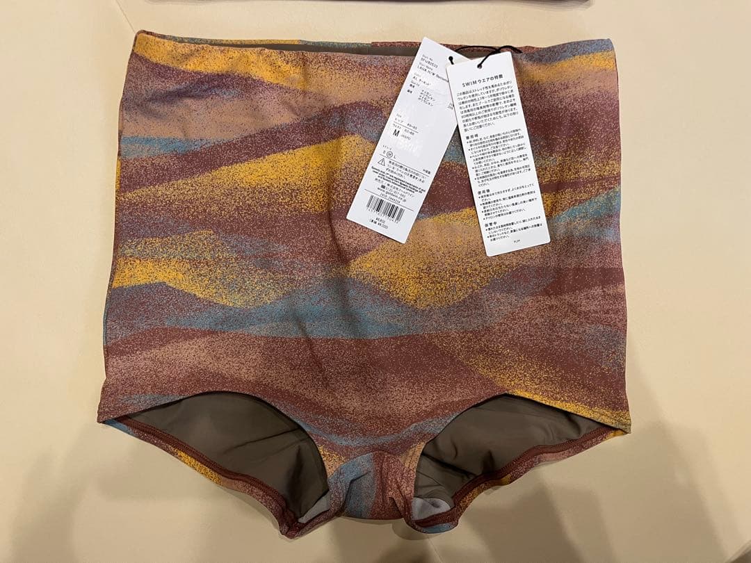 (新品未使用タグ付き)Speedo 今季水着　セパレート　レディース　Mサイズ