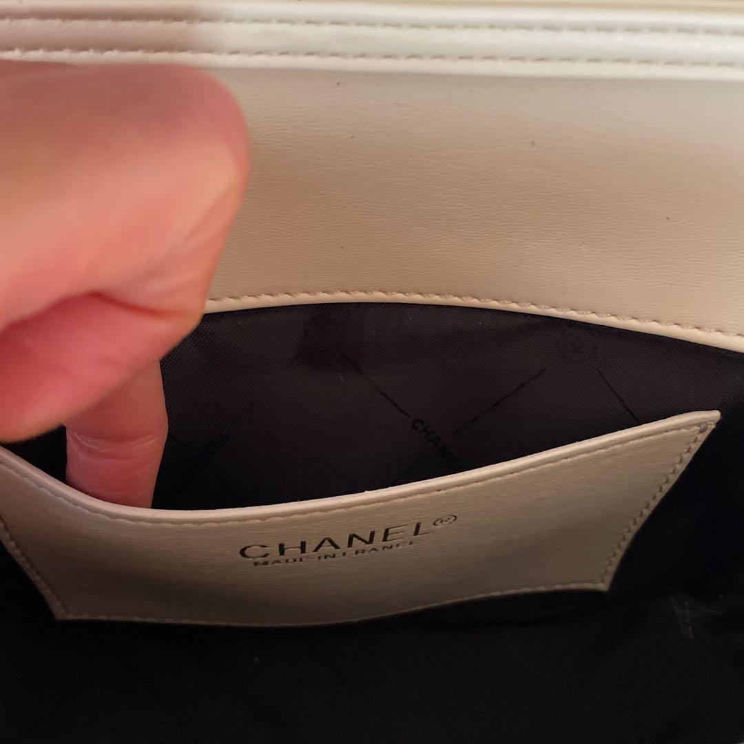 CHANEL ホワイト　チェーンショルダーバッグ　ノベルティ