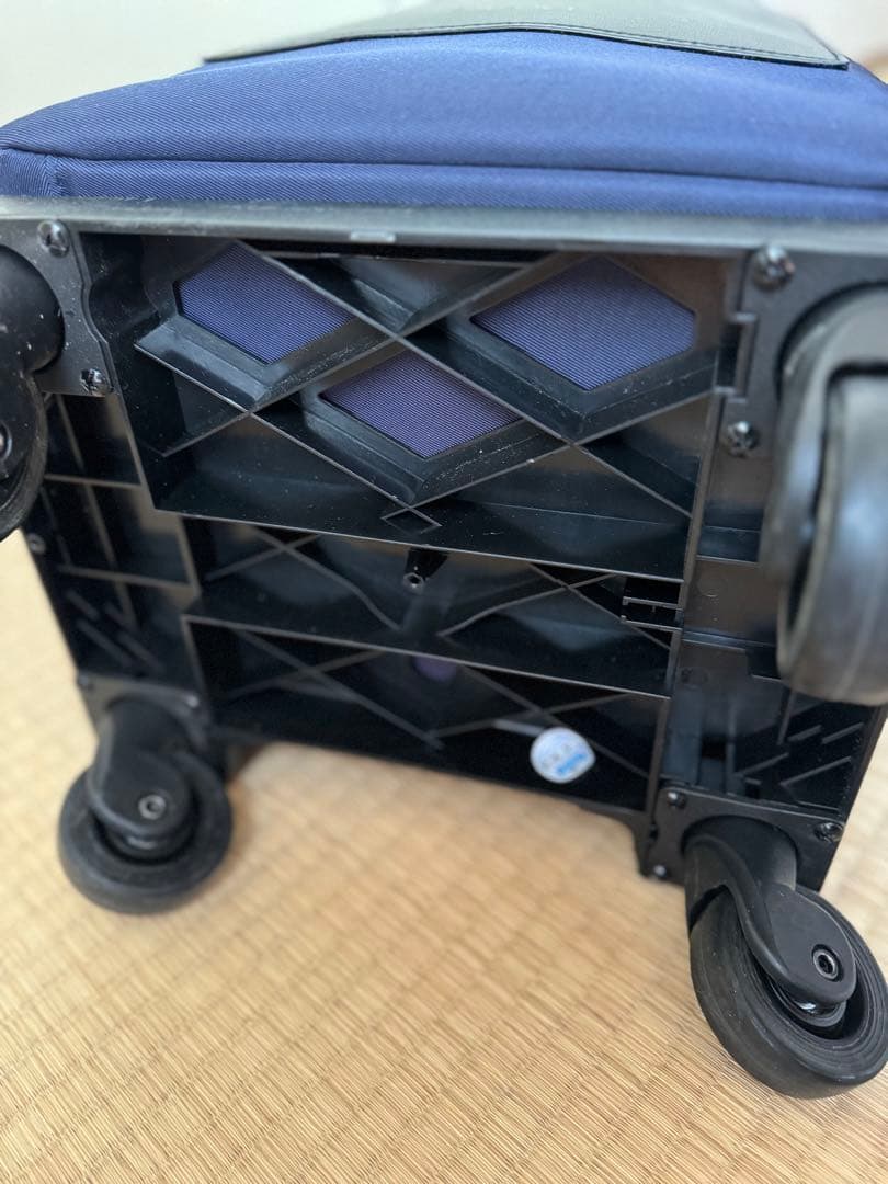 スワニーキャリーバッグ　紺色　ストッパーなし