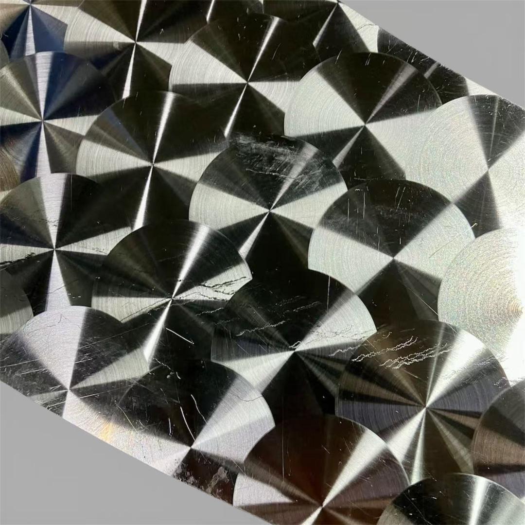 0663 三菱ふそう スーパーグレート 標準キャブ用 フェンダーパネル ウロコ柄