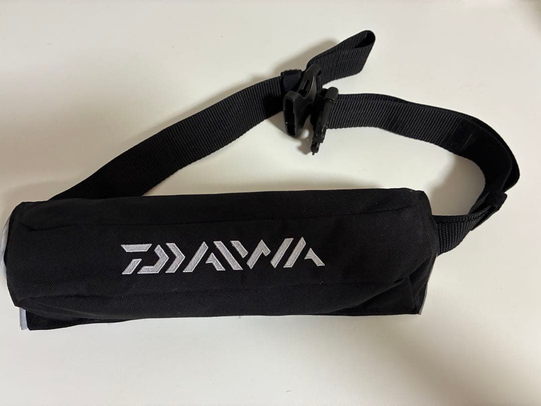 【美品】ダイワ　コンパクトライフジャケット　自動・手動膨脹式　2020モデル