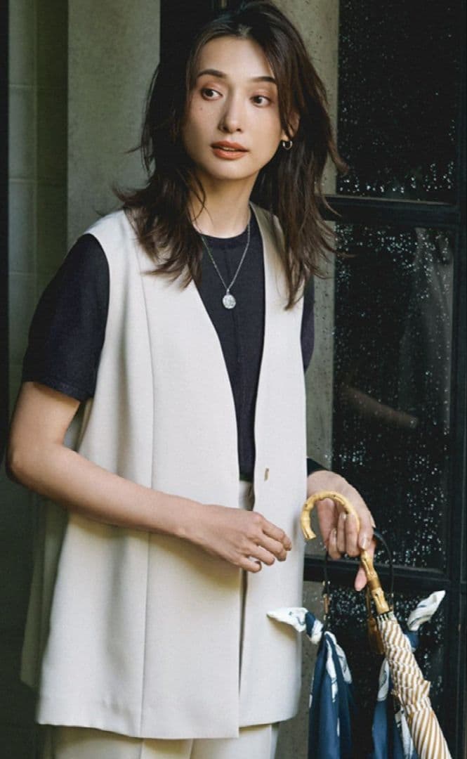 ２３区キューティクルストレッチツイル ジレ