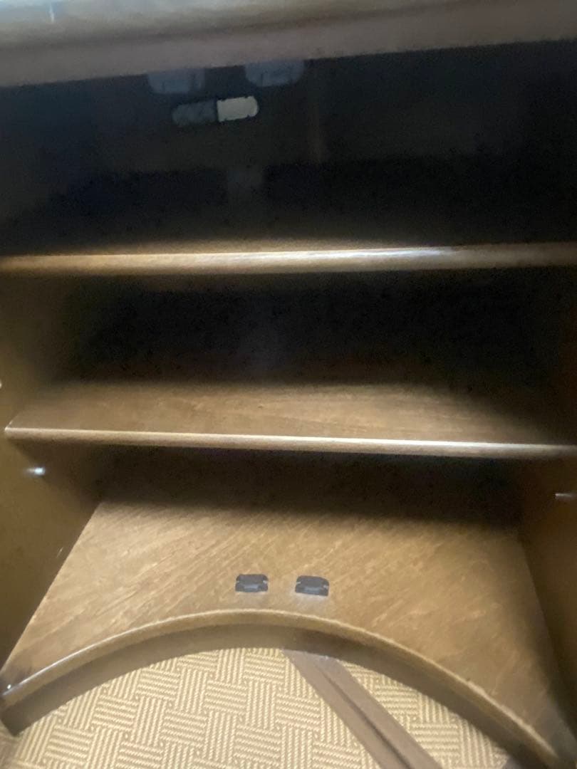 ヨシページです。 ブラウン木製キャビネット・サイドボード　カリモク