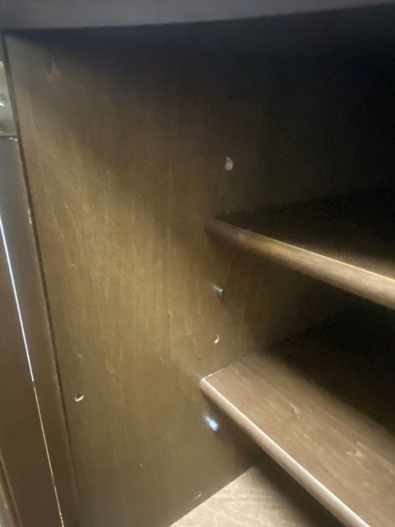 ヨシページです。 ブラウン木製キャビネット・サイドボード　カリモク