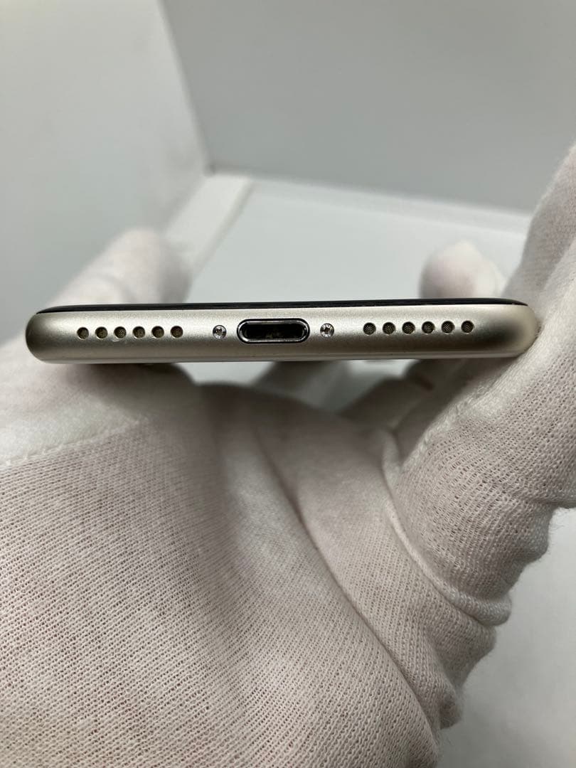 ユ*4様 美品 バッテリー100% iPhone SE (第3世代) 128GB