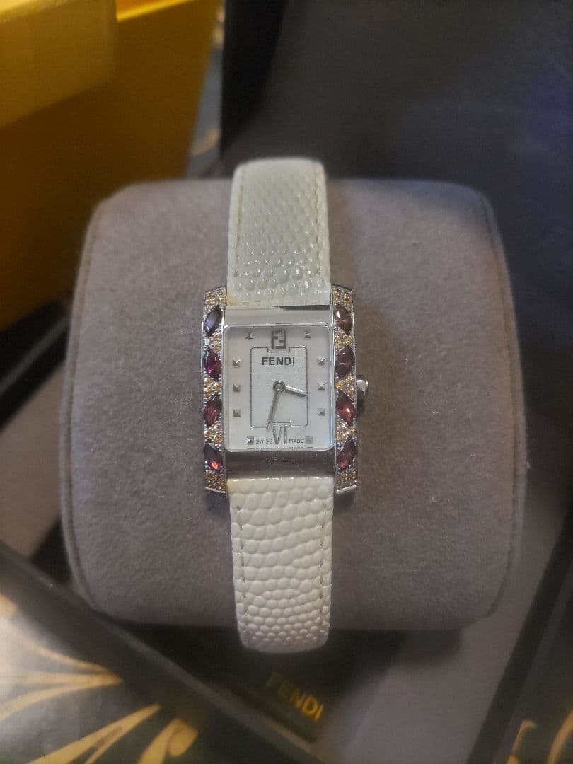 FENDI ホワイトレザー 時計