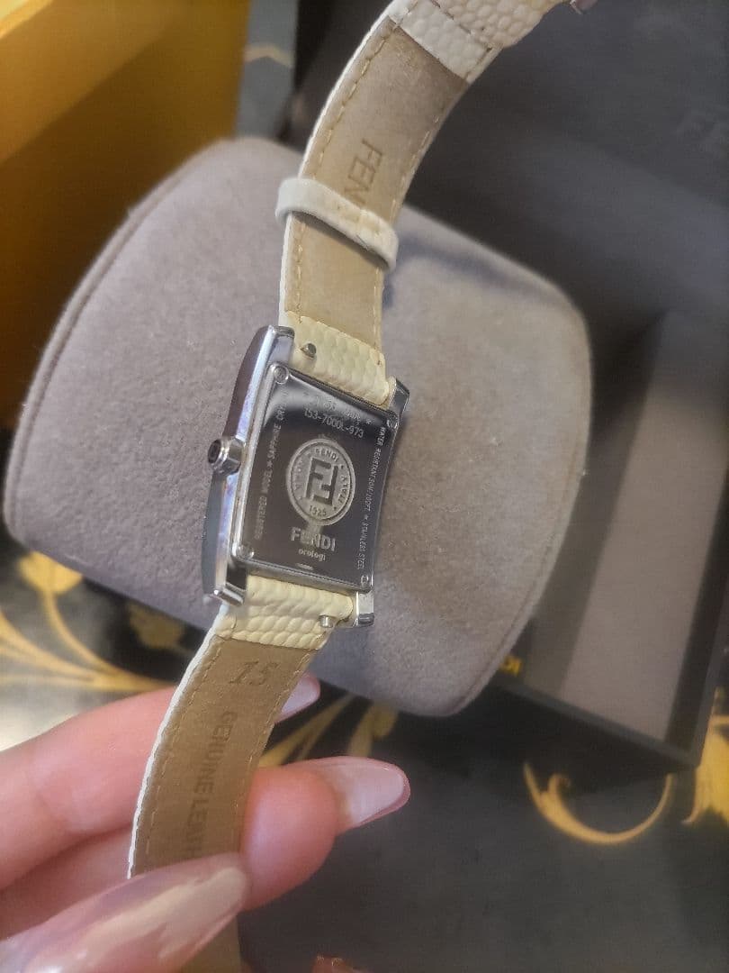 FENDI ホワイトレザー 時計