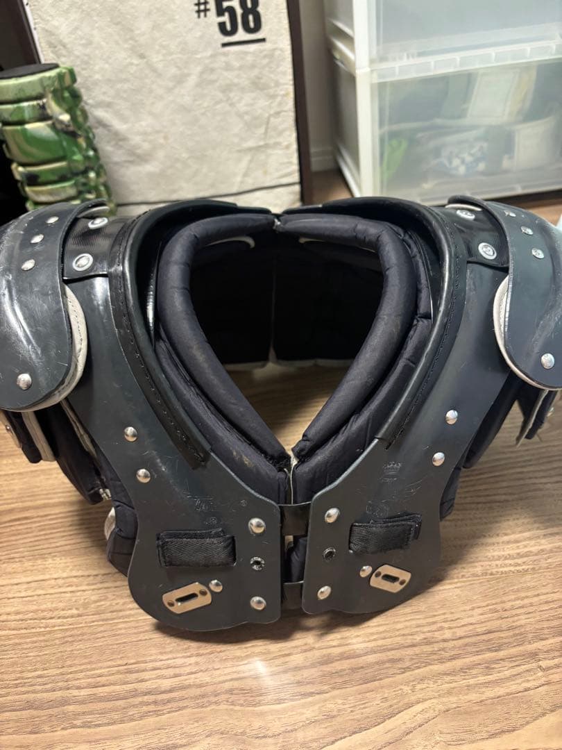 アメフトショルダー ダグラス レガシー バックプレート付