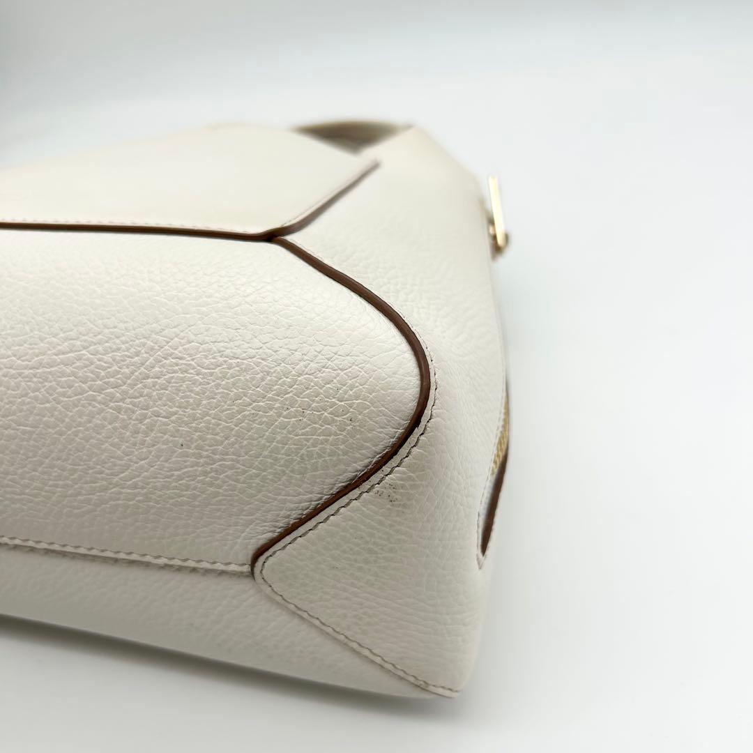 良品　FURLA　フルラ　ジルダ　ショルダーバッグ　2way　レザー　ロゴ　白