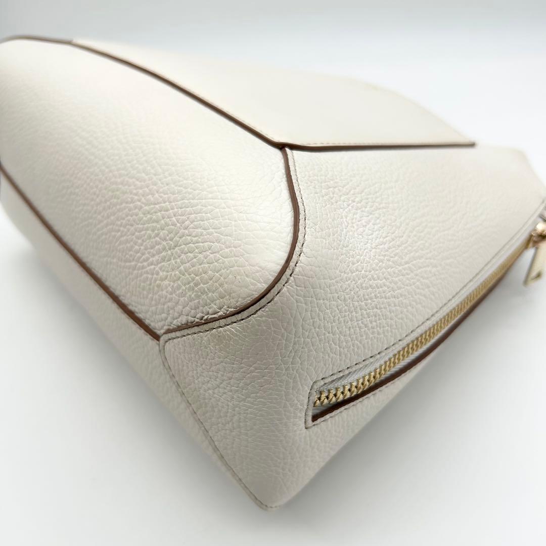 良品　FURLA　フルラ　ジルダ　ショルダーバッグ　2way　レザー　ロゴ　白