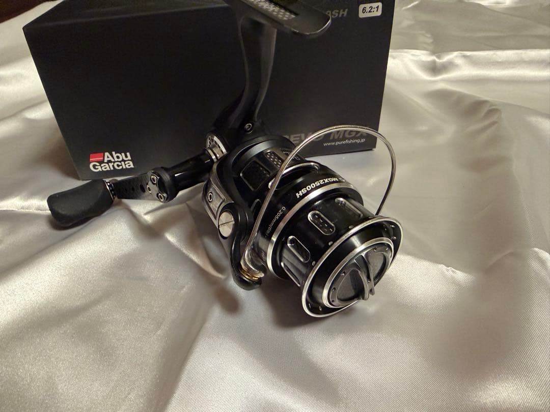 Abu Garcia REVO MGX 2500SH スピニングリール