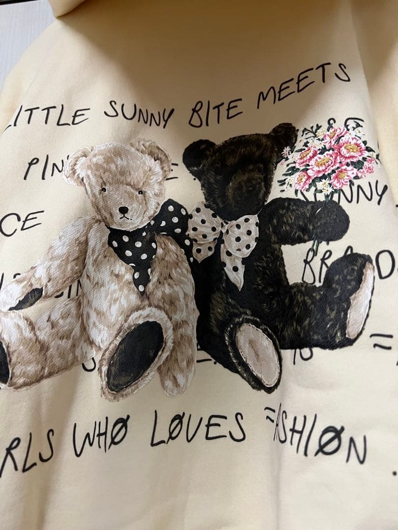 新品タグ付き　ピンクハウスとリトルサニーバイト　クマプリントパーカー　アイボリー