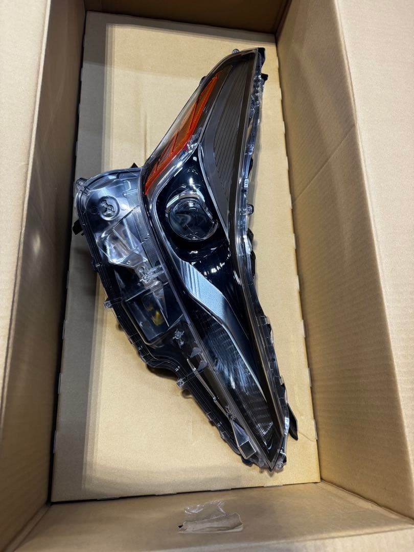 プリウス　ZVW51 右ヘッドライト　LED 純正品番81145-47850