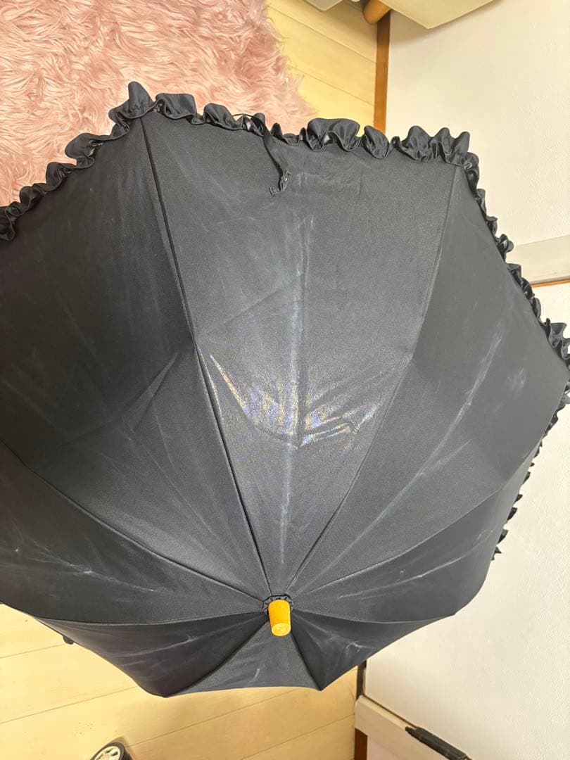 サンバリア100 折りたたみ日傘 2段折 フリル 木ストレート手元 ブラック