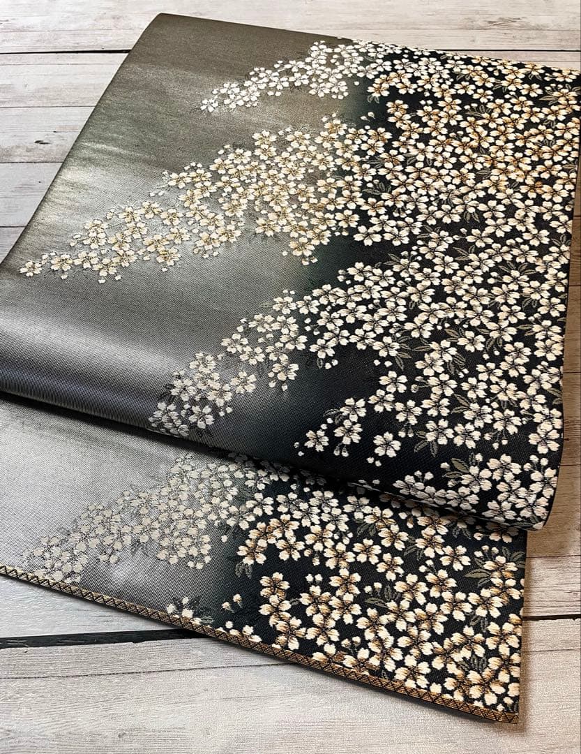 逸品＊正絹 六通柄袋帯 桜舞文様 金銀糸 バイカラー 引箔 美品