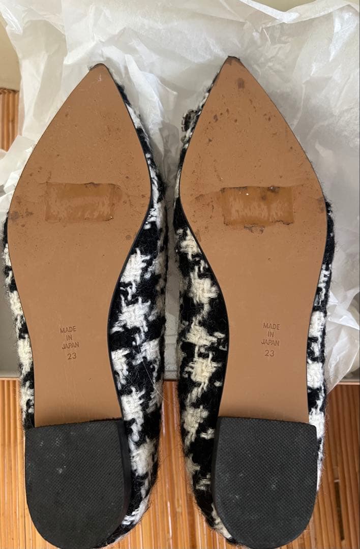 OHGA ビジューベルト付きフラットシューズ