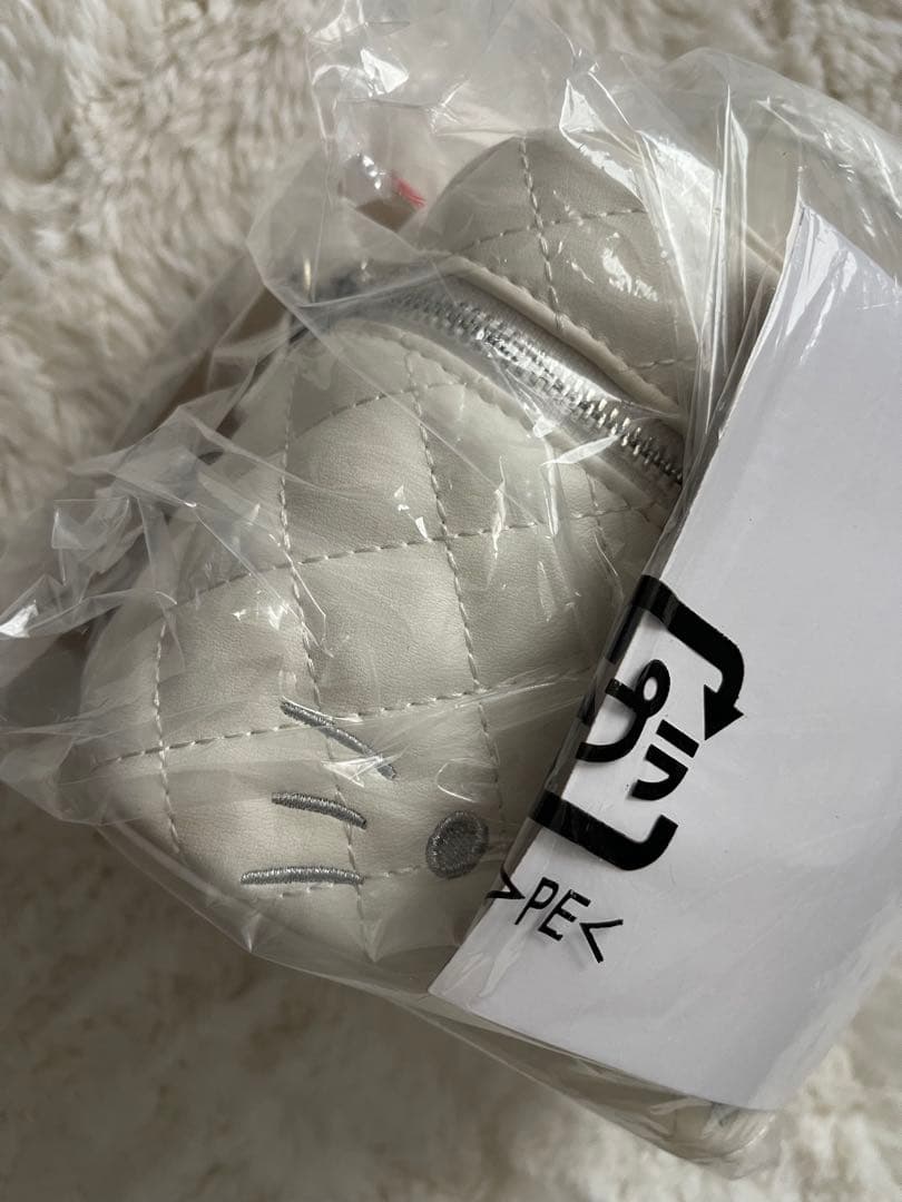 実物写真あり　darich ダーリッチ キルティングスクエアミニバッグ　キティ