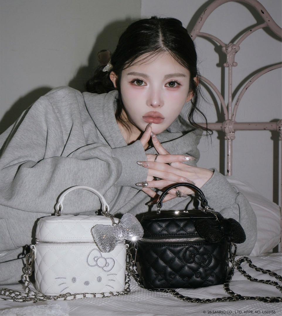 実物写真あり　darich ダーリッチ キルティングスクエアミニバッグ　キティ