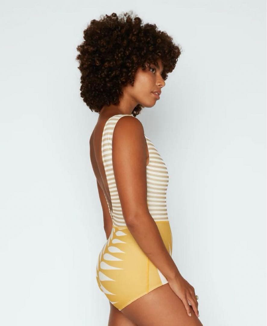 新品タグ付きseea サーフスーツ　ワンピース水着　スイムスーツ　サーフィンXS