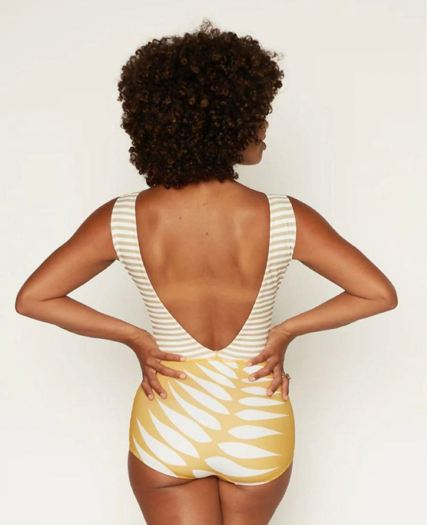 新品タグ付きseea サーフスーツ　ワンピース水着　スイムスーツ　サーフィンXS