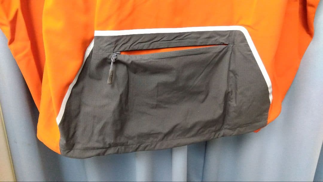 mont-bell サイクルトレーナージャケット〈男性用〉