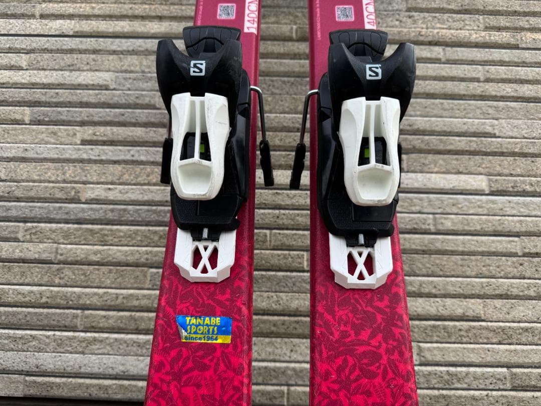 【140】美品☆ジュニアスキー板☆SALOMON 2022（ピンク）