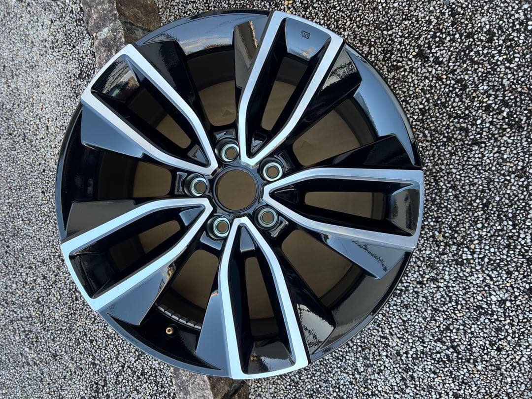 VEZEL 純正アルミホイール 18インチ　一本