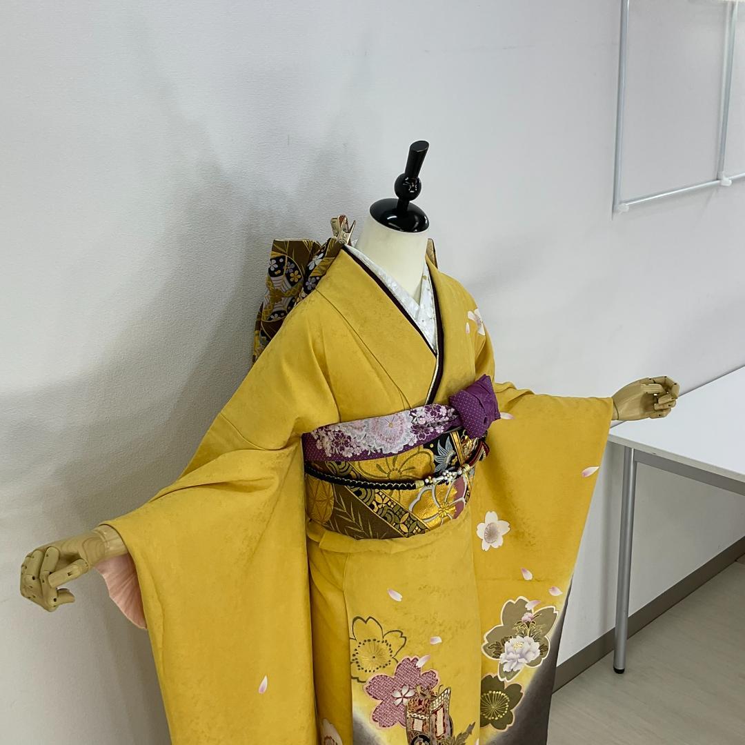 お振袖 黄　桜柄シンプルトーン　　正絹　美品　成人式