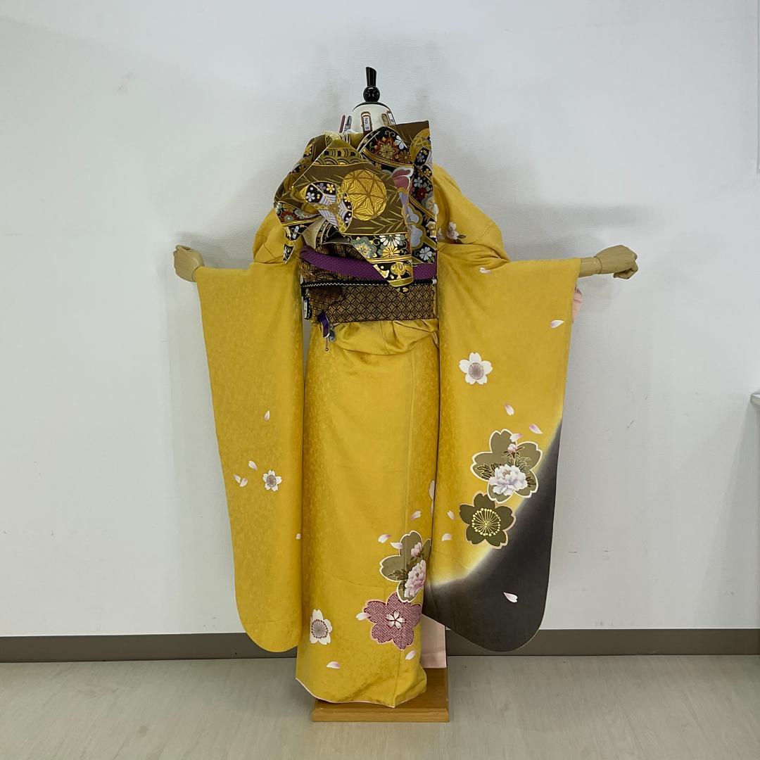 お振袖 黄　桜柄シンプルトーン　　正絹　美品　成人式