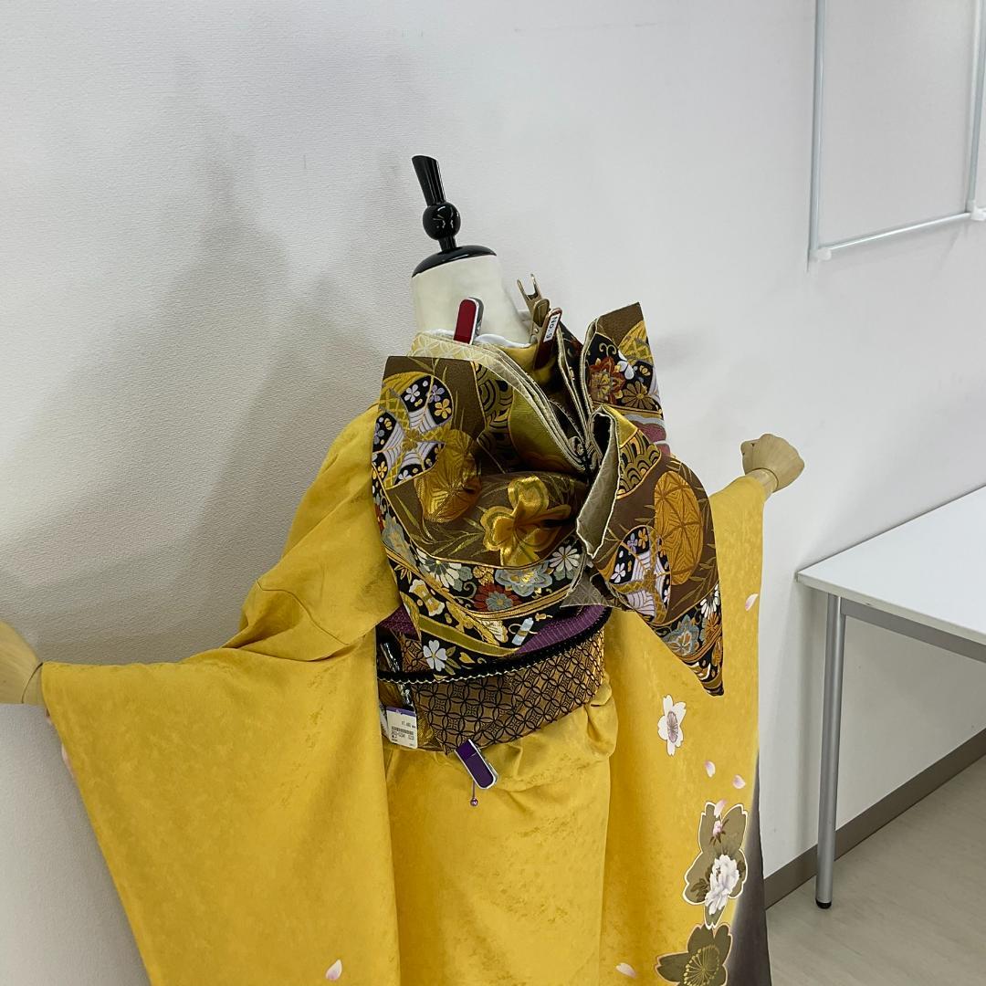 お振袖 黄　桜柄シンプルトーン　　正絹　美品　成人式