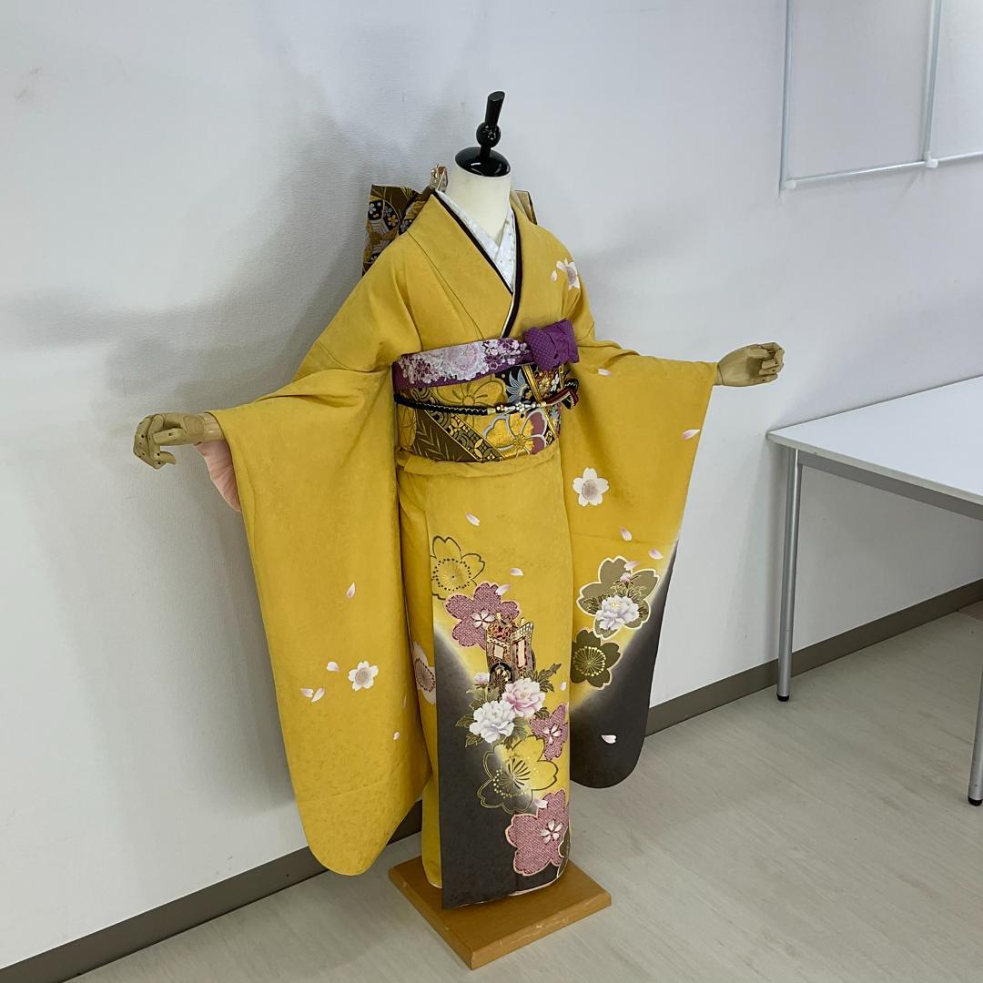 お振袖 黄　桜柄シンプルトーン　　正絹　美品　成人式