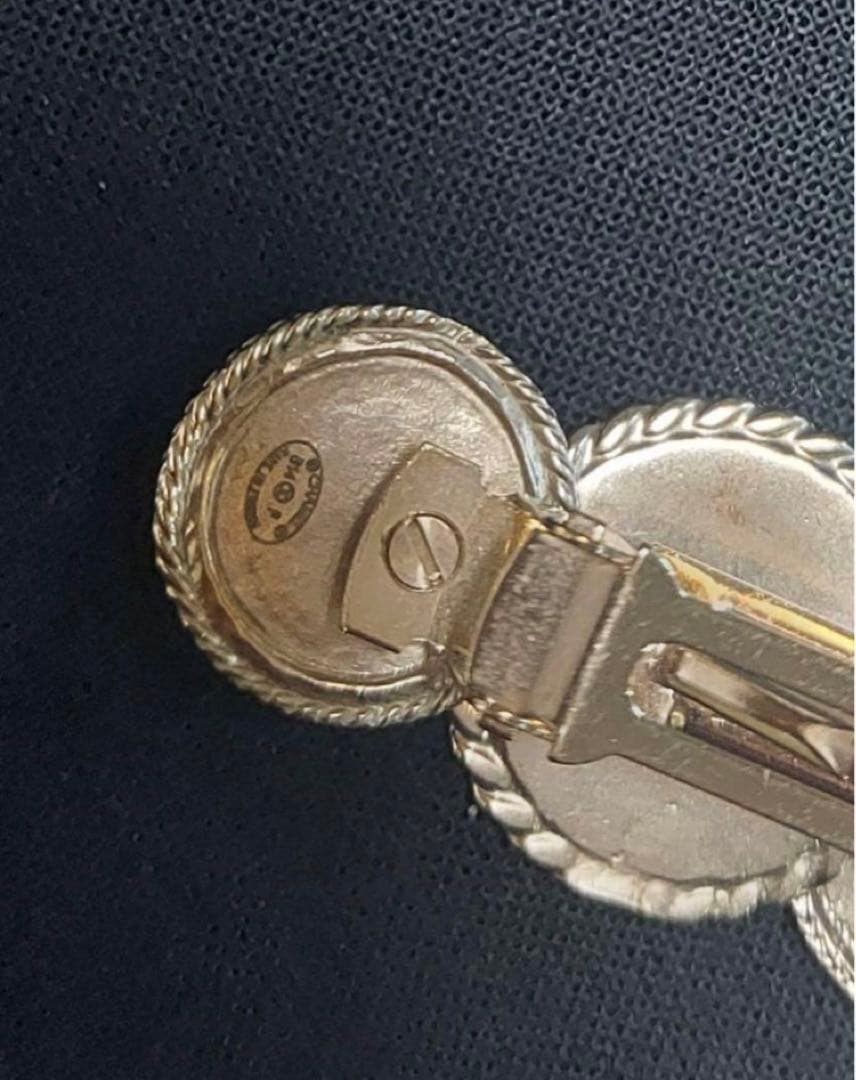 CHANEL:バレッタ(ゴールドアイコン)