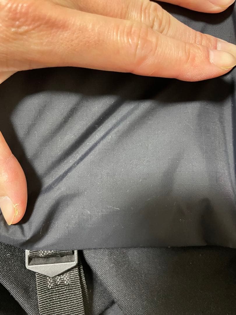 黒いナイロンリュック・バックパック