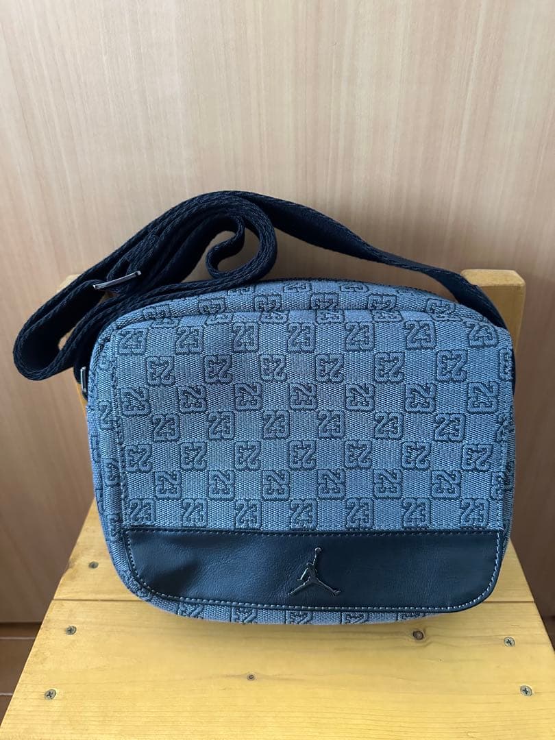 ジョーダン モノグラムバッグ