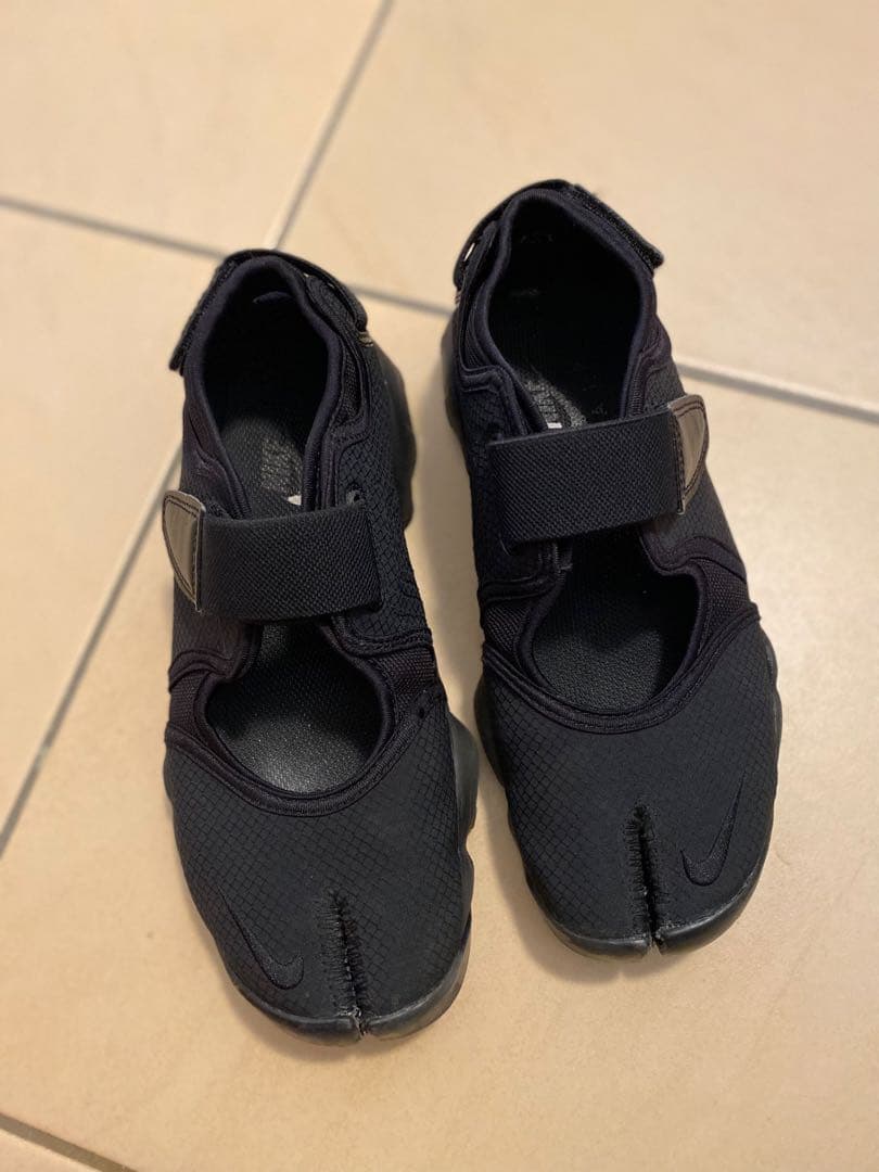 ナイキ エアリフト オールブラック 24cm 足袋 トゥモローランド