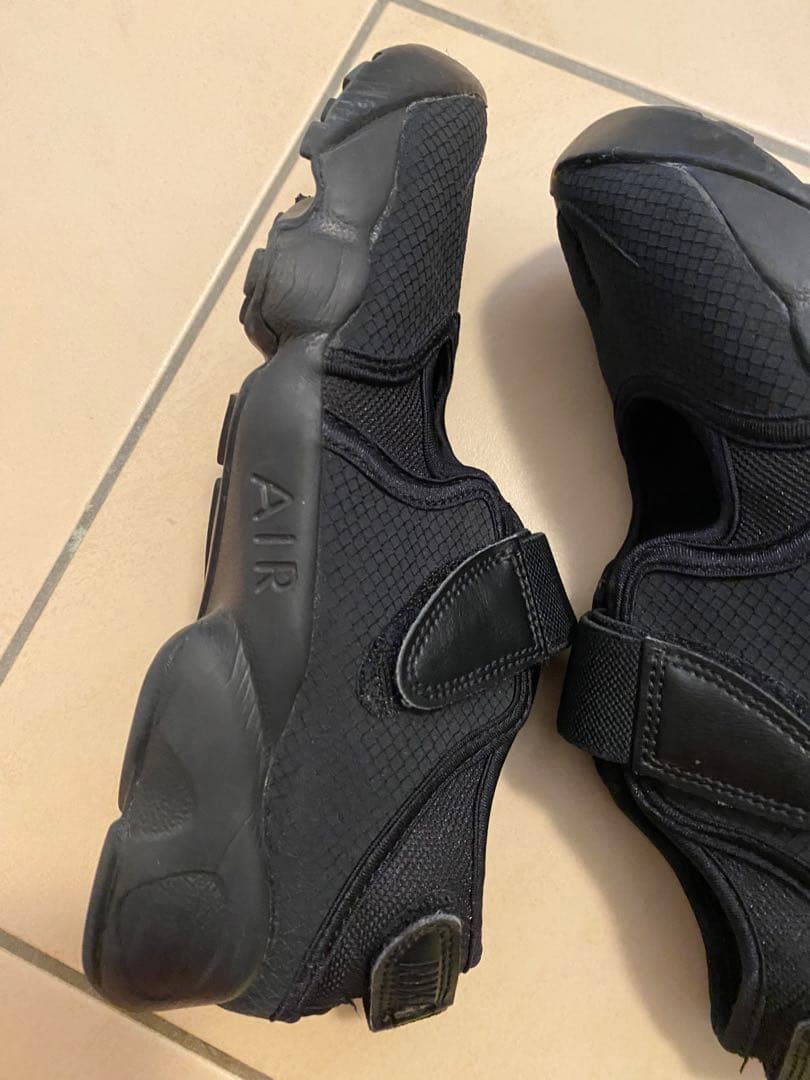 ナイキ エアリフト オールブラック 24cm 足袋 トゥモローランド