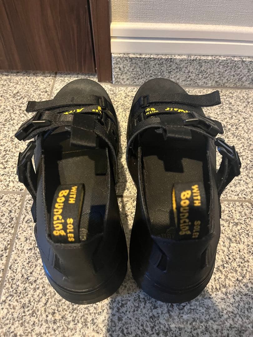 ぱ*ん様 Dr.Martens PEARSON マルチストラップサンダル ブラッ