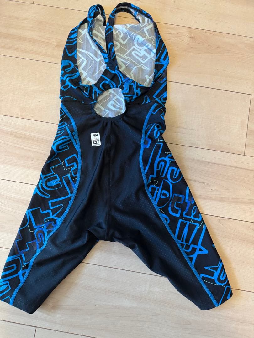 arena 競泳用水着 ブラック ブルー　グラフィックデザイン　L