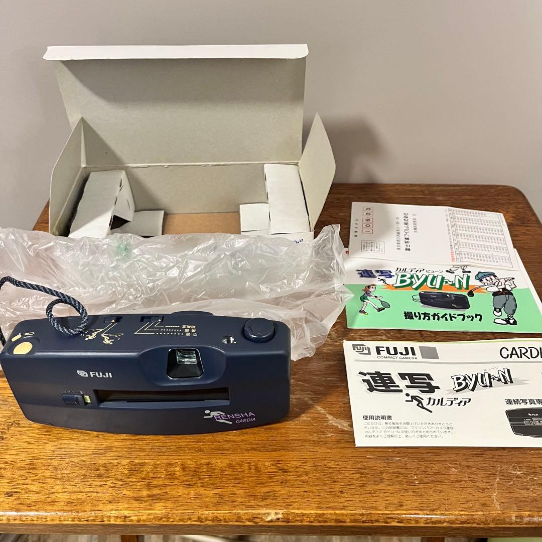 Fujifilm 連写カルディアByu〜n コンパクトカメラ未使用品に近い