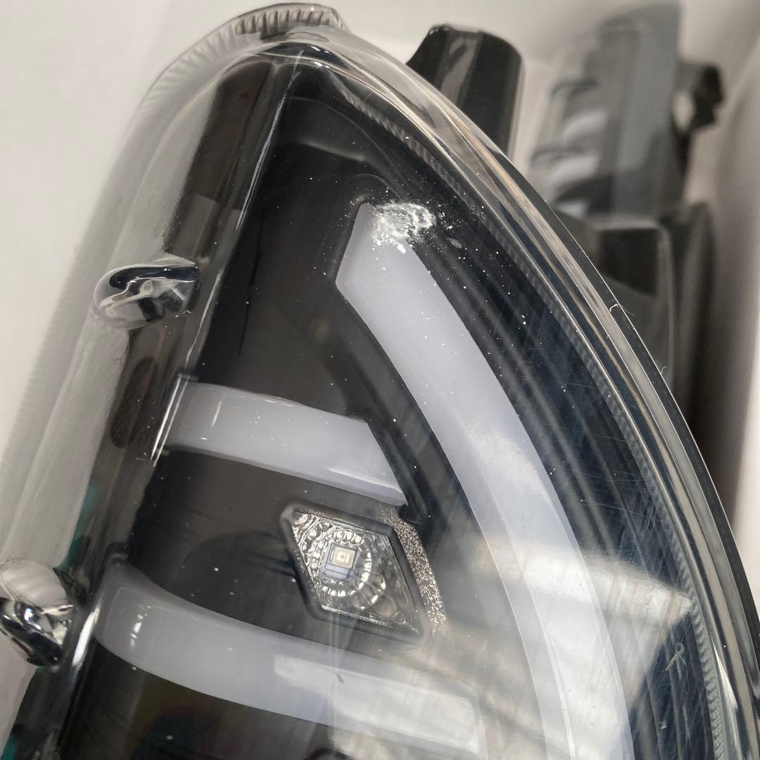 HELIOS 200系 ハイエースLED テール　シーケンシャル ウィンカー