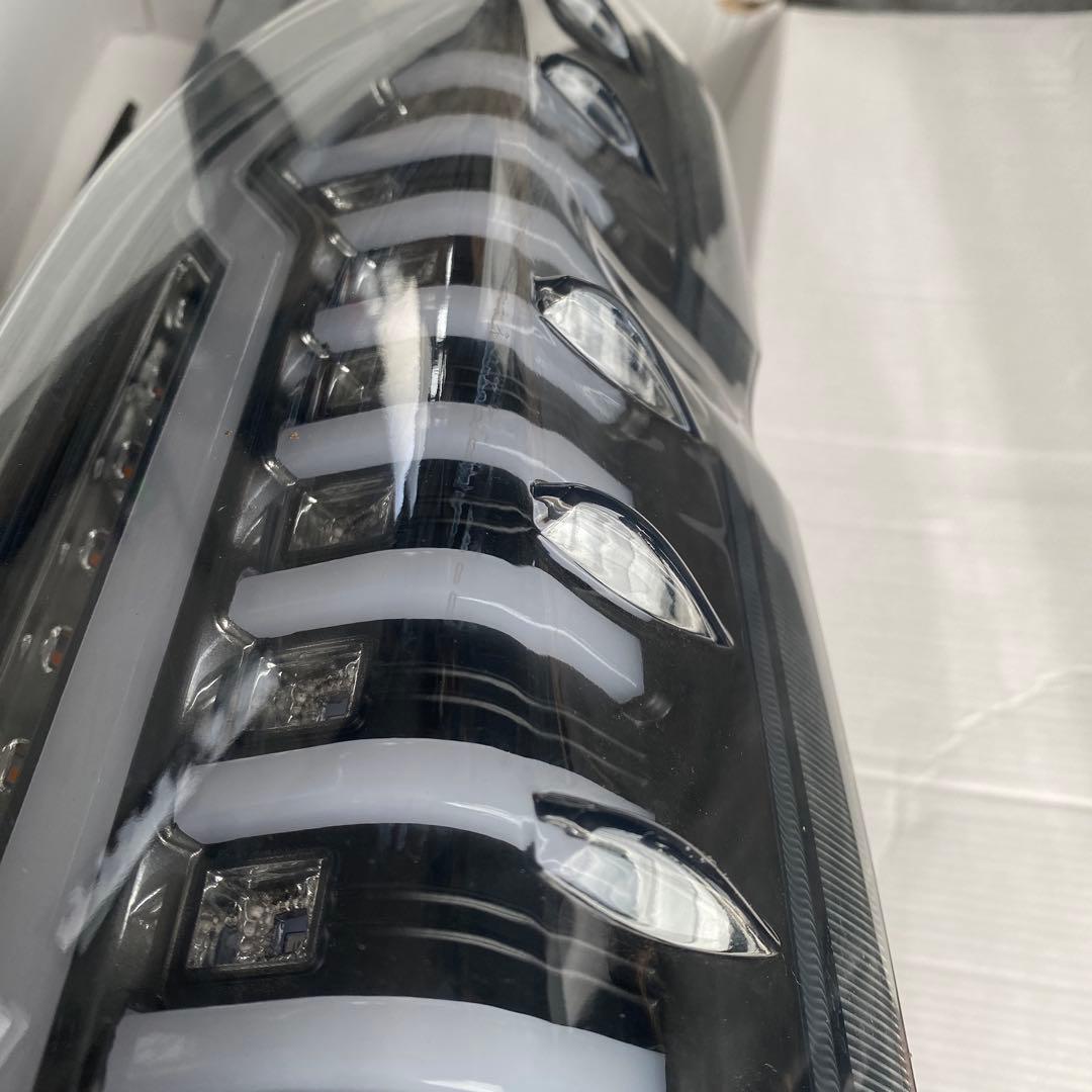 HELIOS 200系 ハイエースLED テール　シーケンシャル ウィンカー