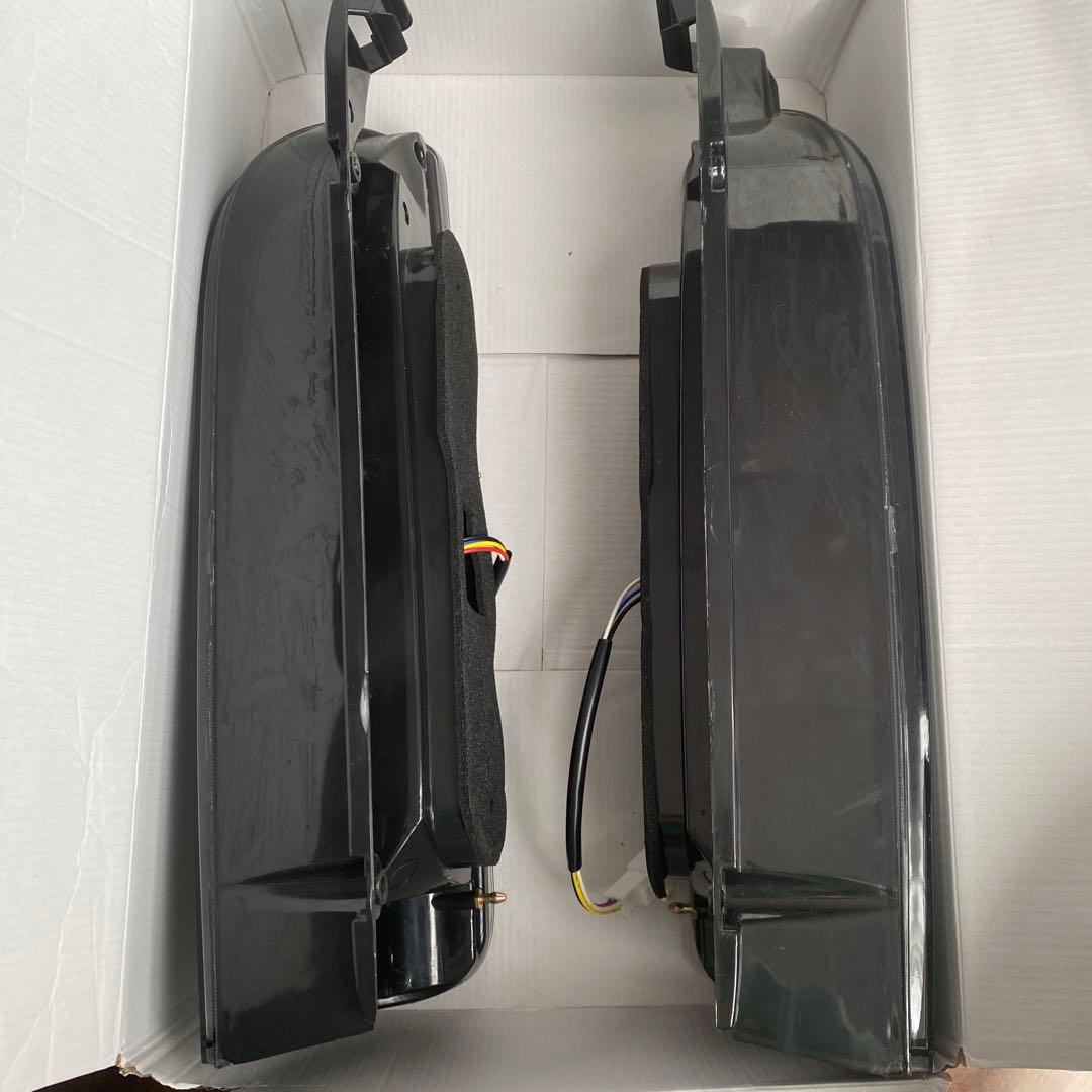 HELIOS 200系 ハイエースLED テール　シーケンシャル ウィンカー