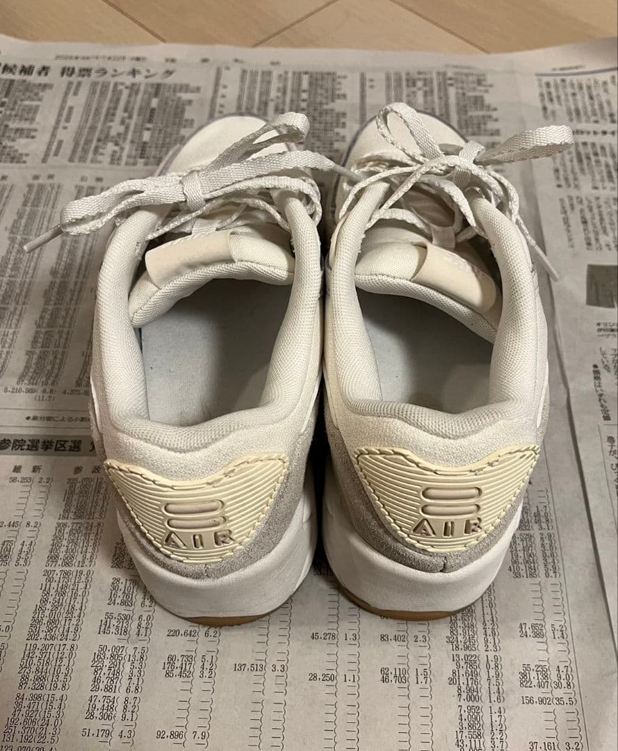 ナイキ エア マックス 90 LV8 ウィメンズシューズ アイボリー　23.5