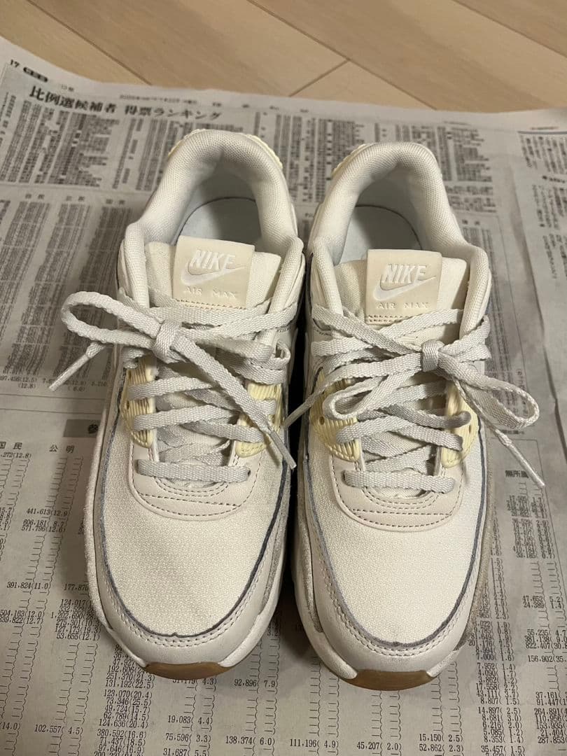 ナイキ エア マックス 90 LV8 ウィメンズシューズ アイボリー　23.5