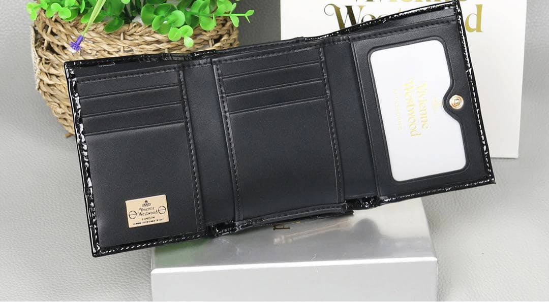 ブラック エナメル 三つ折り財布-110