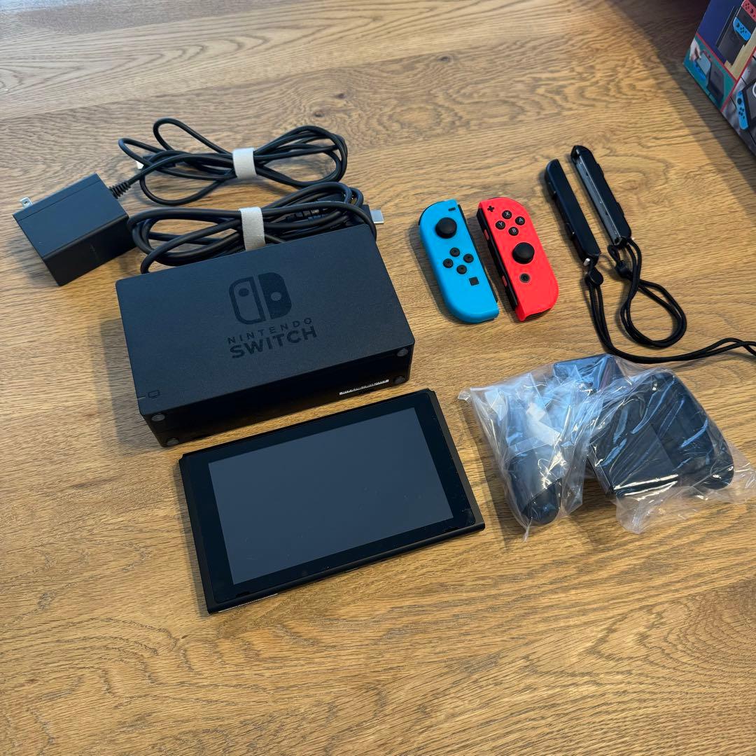 Nintendo Switch 本体　Joy-Con カバー付き