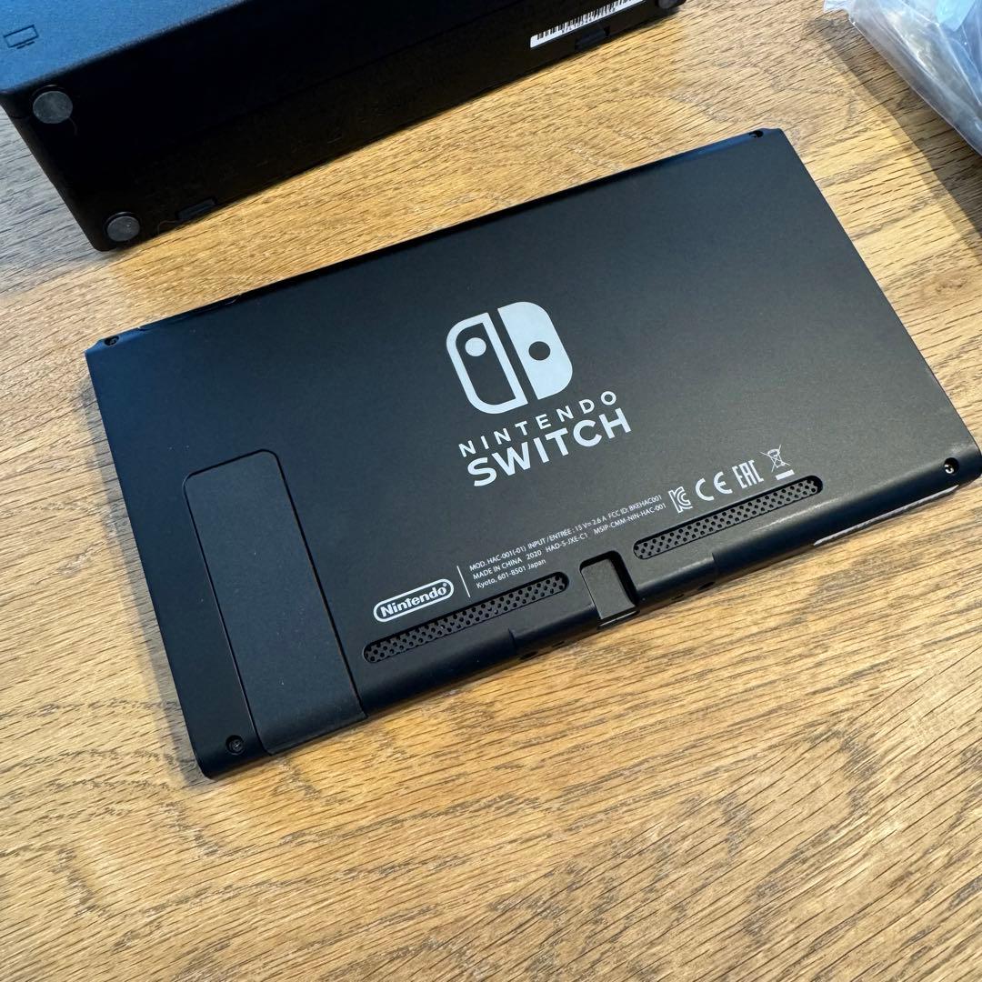 Nintendo Switch 本体　Joy-Con カバー付き