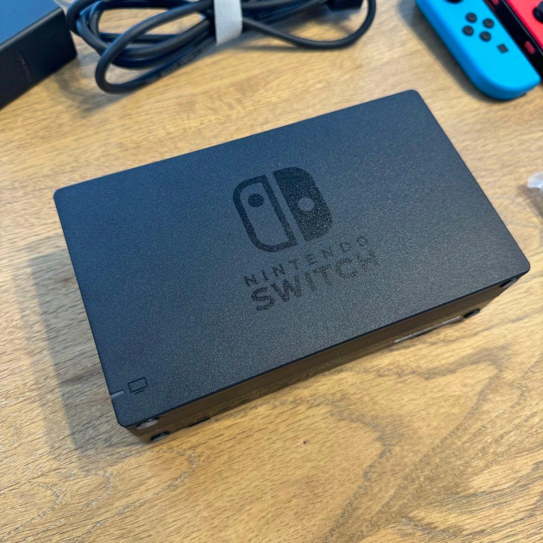 Nintendo Switch 本体　Joy-Con カバー付き
