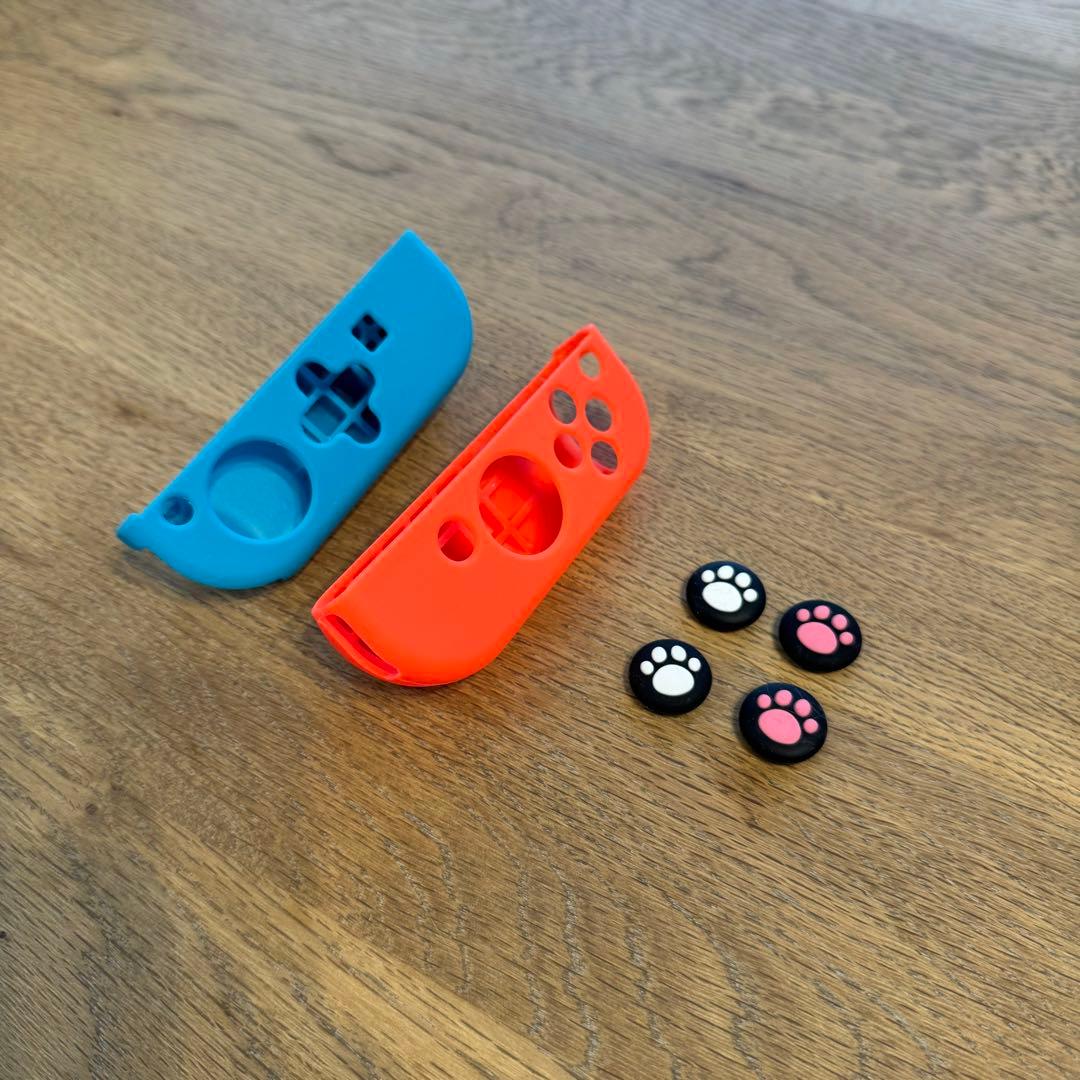 Nintendo Switch 本体　Joy-Con カバー付き